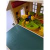 Image 10 : Fisher-Price Schoolhouse Toy Playset for Kids As-Is