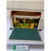 Image 6 : Fisher-Price Schoolhouse Toy Playset for Kids As-Is