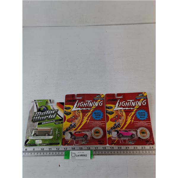 Greenwich Volkswagen Panel Van (2) Johnny Lightning Limited Edition Challengers Bug Bombs All Sealed