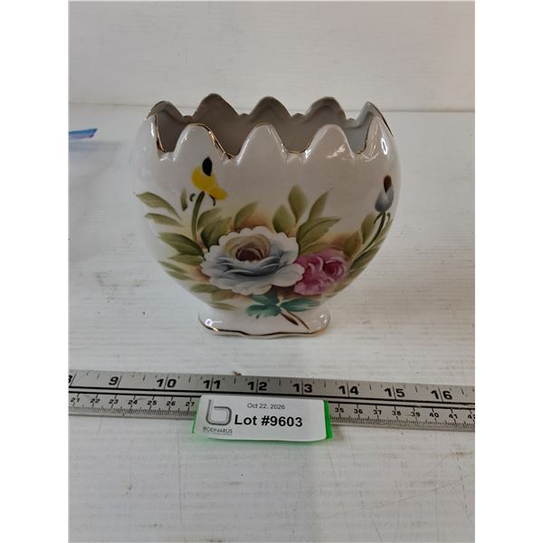 Kashmir Rose Ceramic Scalloped Floral Planter/Vase