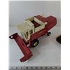 Image 4 : (2) Die-Cast Toy Combines, International Hydrostatic, New Holland Twin Rotor As-Is