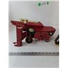 Image 8 : (2) Die-Cast Toy Combines, International Hydrostatic, New Holland Twin Rotor As-Is