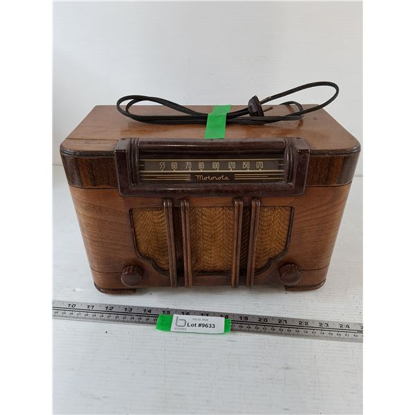 1942 Motorola Tube Radio Tested Works