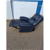 Image 5 : ~Leather-Look Manual Reclining Chair (40x40x40"), Pickup Only