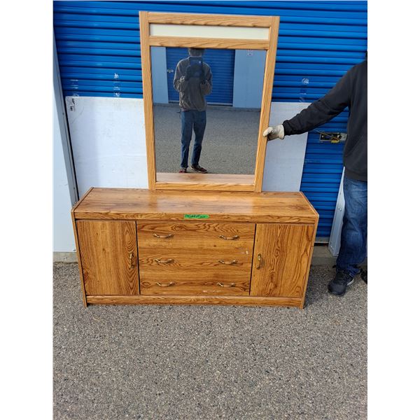 ~Dresser (59.5x16.5x29") w/ Mirror (32x43"), Pickup Only