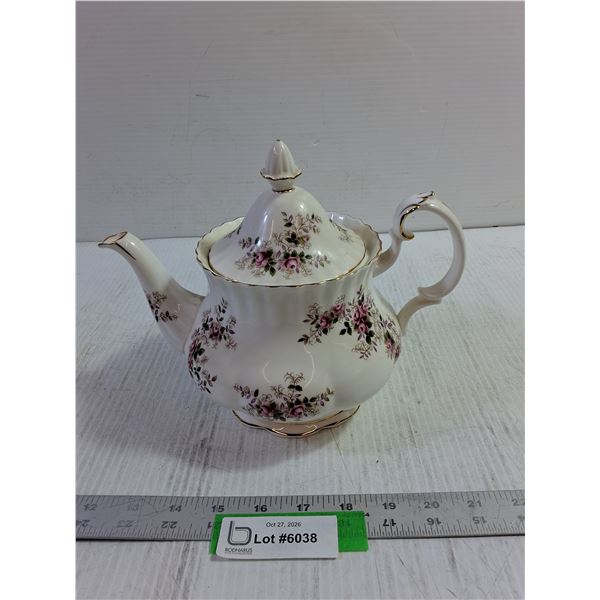 Royal Albert Lavender Rose Teapot
