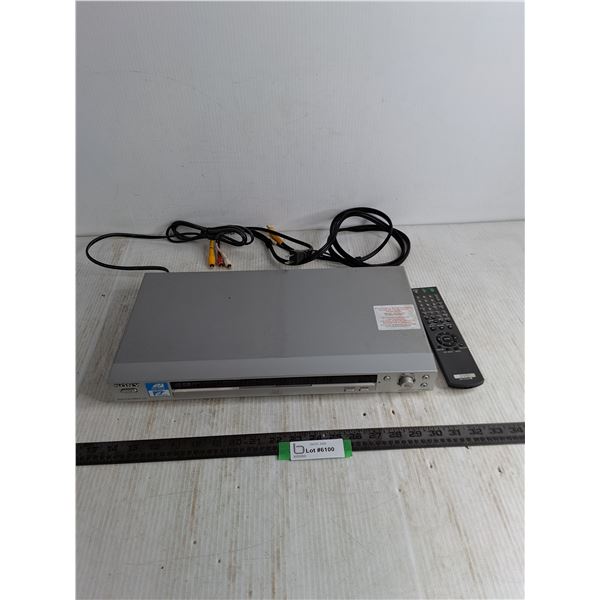 Sony DVD/CD Player w/Remote - Powers On
