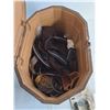 Image 3 : Vintage Plastic Sewing Kit w/Contents