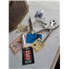 Image 5 : Vintage Plastic Sewing Kit w/Contents