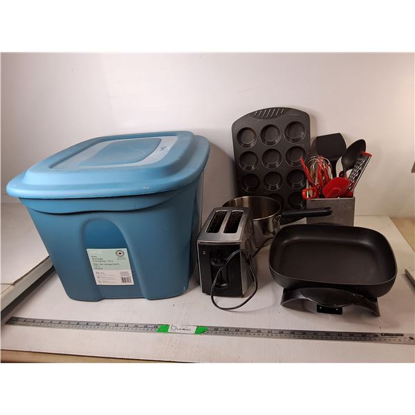 Betty Crocker Toaster- Powers On, Muffin Tin, Baking Pans, Misc. Can't Ship