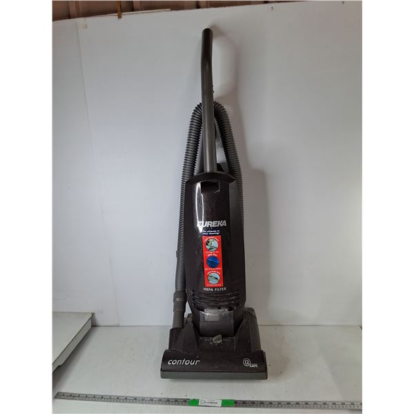 Eureka Contour Vacuum- Powers On, Can't Ship