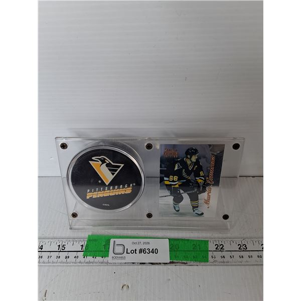 Mario Lemieux Card & Pittsburgh Penguins Puck with Display Stand- Can't Authenticate