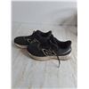 Image 3 : Wicker Baskets, Dog Leashes & Grooming, New Balance Runners - Size 7 Men's Approx