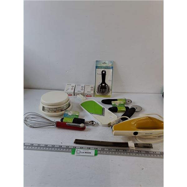 Philips Electric Carving Knife (Untested), Kitchen Tools, Etc