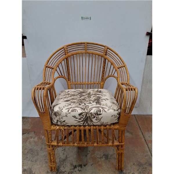 *Vintage Rattan & Bamboo Fan-Back Accent Armchair With Cushion 19"x27"x34" (cannot ship)