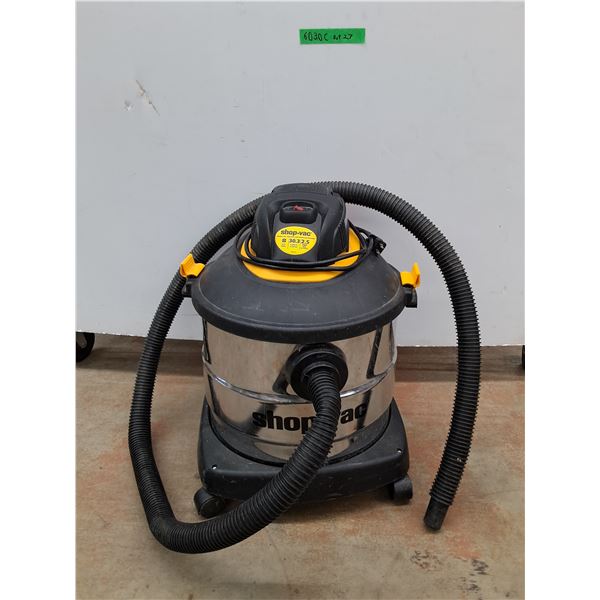 *Shop-Vac 30.3 Liter Rolling Vacuum - Powers On, Pickup Only