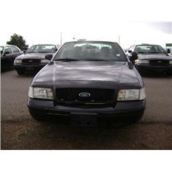 1035  2005 FORD CROWN VICTORIA