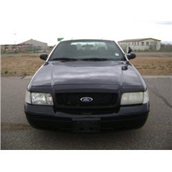 1045  2003 FORD CROWN VICTORIA
