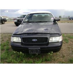 1072 "2004 FORD CROWN VICTORIA