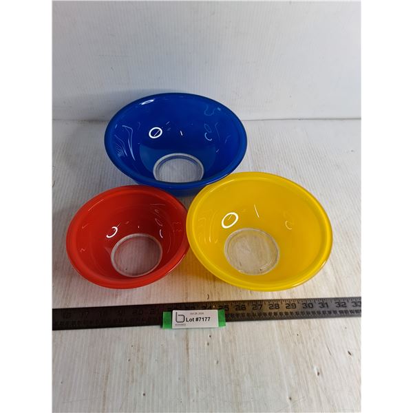 Pyrex Set of 3 Mixing Bowls