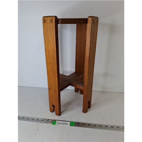 Wooden Plant Stand 18" Tall x 10.5" Diameter, Pickup Only