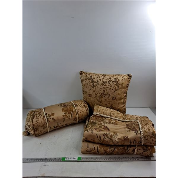 (2) Throw Pillows And (2) Pillow Cases 32.5"x25"