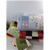 Image 2 : (4) Throw Blankets
