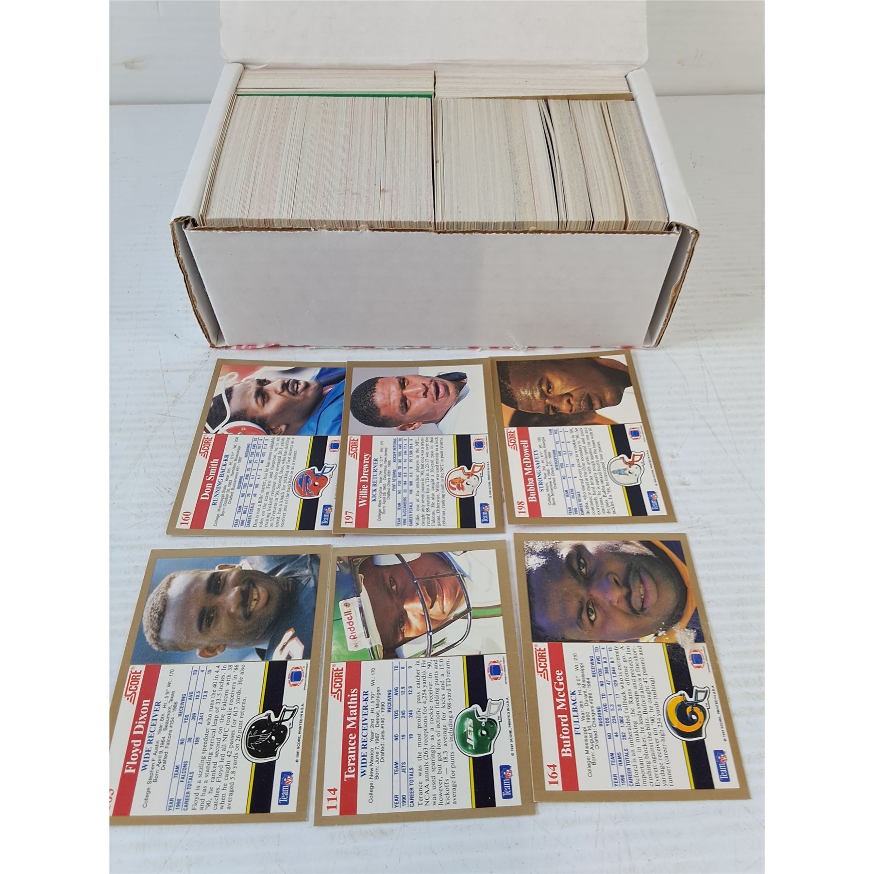 Assorted Football Cards - Cannot Authenticate - Bodnarus Auctioneering