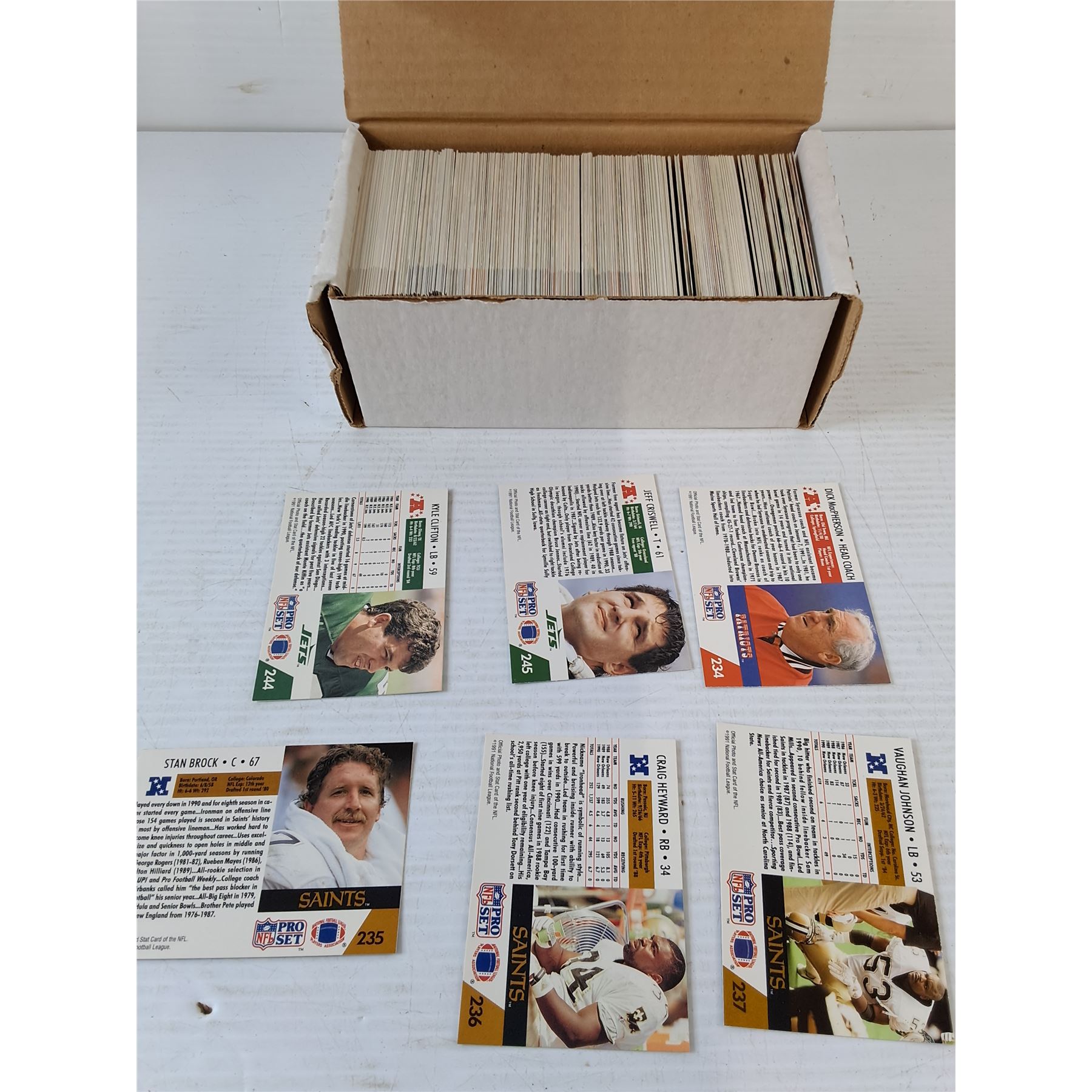 Assorted Football Cards - Cannot Authenticate - Bodnarus Auctioneering