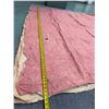 Image 13 : Antique Hawaiian Kapa Moe (5 Sheets, Complete), Pink & Red 102" x 90" (Appraisal Value $2,000)