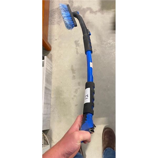 SNOW BRUSH