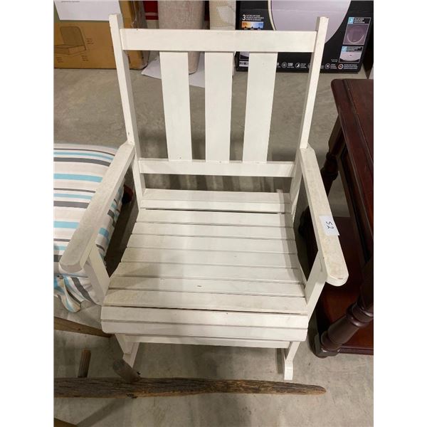 WOODEN ROCKING CHAIR