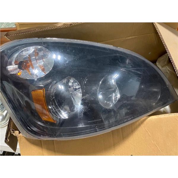 RIGHT SIDE HEADLIGHT - PART NUMBER SEEN IN PIC