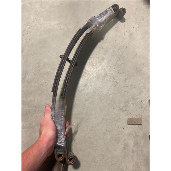 PAIR OF 26IN TRAILER LEAF SPRINGS