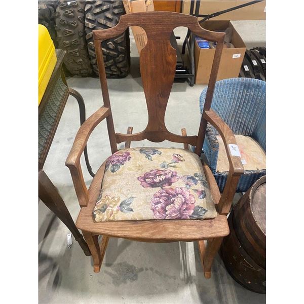 WOODEN ROCKING CHAIR