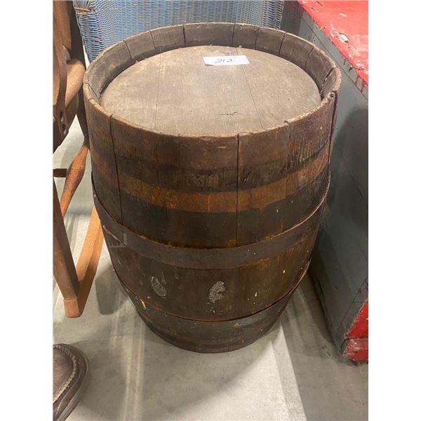 SMALL WOODEN BARREL