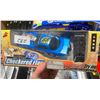 Image 1 : COLLECTIBLE CAR WITH TRAFFIC LIGHT