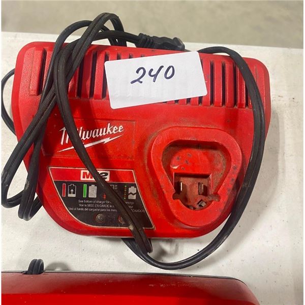MILWAUKEE M12 CHARGER