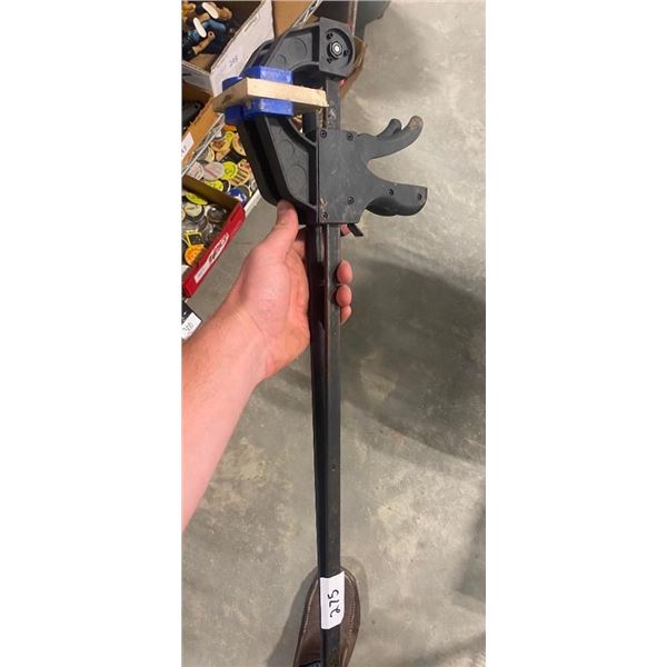 2 WOOD CLAMPS