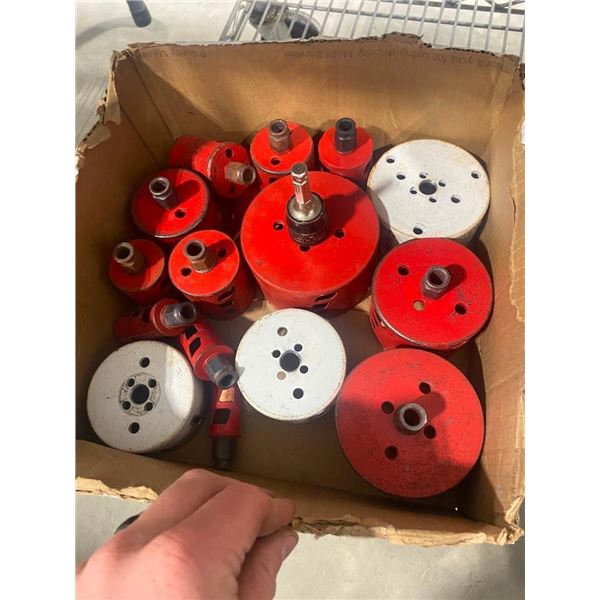 BOX OF ASSORTED HOLE SAW BITS