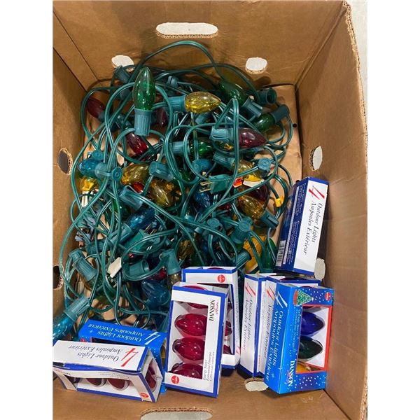 BOX OF ASSORTED CHRISTMAS LIGHTS AND BULBS
