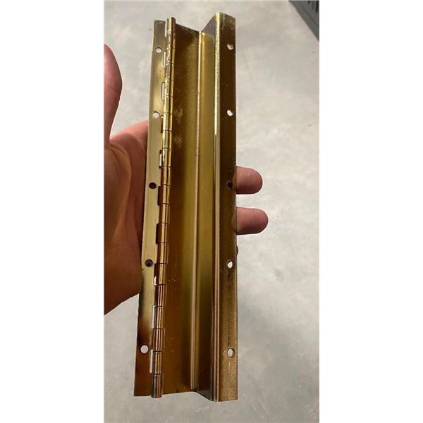 APPROX. 100 OF 10IN HINGES