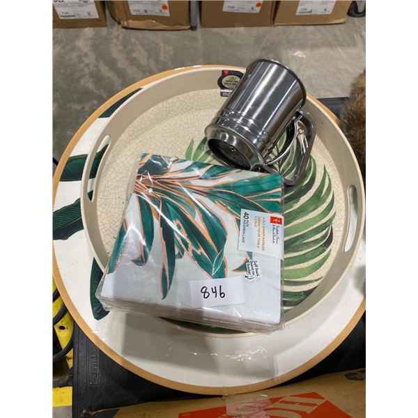 2 PLATTERS AND A BUNDLE OF NAPKINS