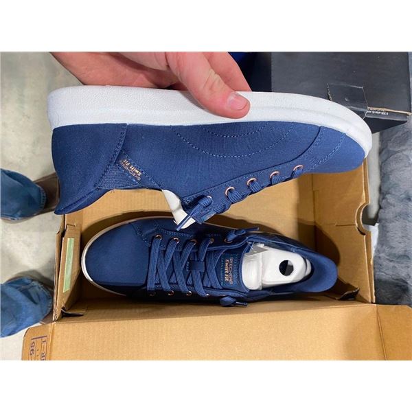 SIZE 10 WOMENS SKETCHERS SHOES