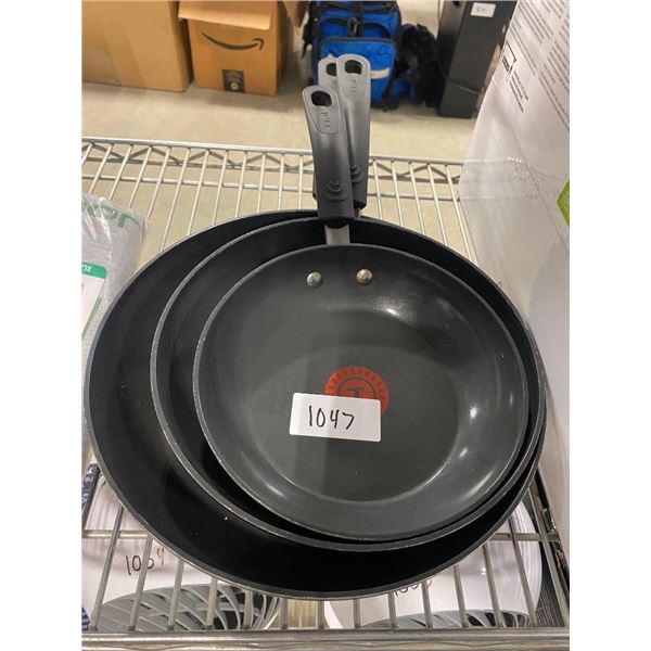 3PC T-FAL FRYING PAN SET - USED A FEW TIMES