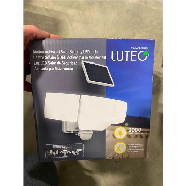 MOTION ACTIVATED SOLAR SECURITY LED LIGHT