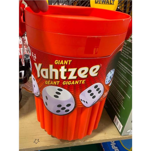 GIANT YAHTZEE GAME