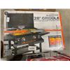 Image 1 : 28IN BLACKSTONE GRIDDLE WITH HOOD AND ACCESSORY SHELF