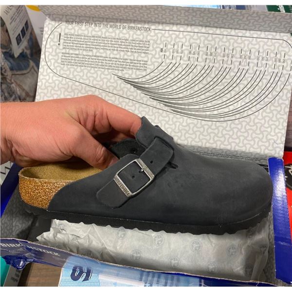 SIZE 8 WOMENS OR SIZE 6 MENS BIRKENSTOCK SANDLES