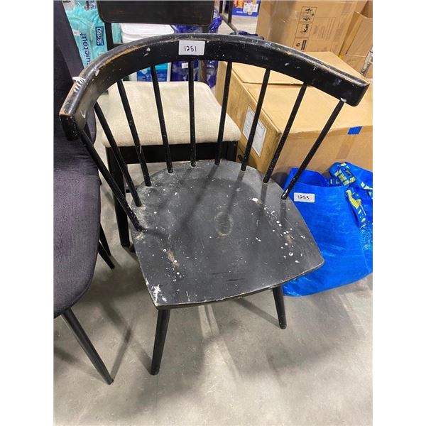 WOODEN CHAIR